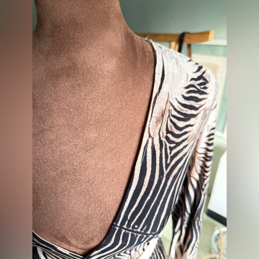 Elegant Black and Cream Jumpsuit - Picture 7 of 13
